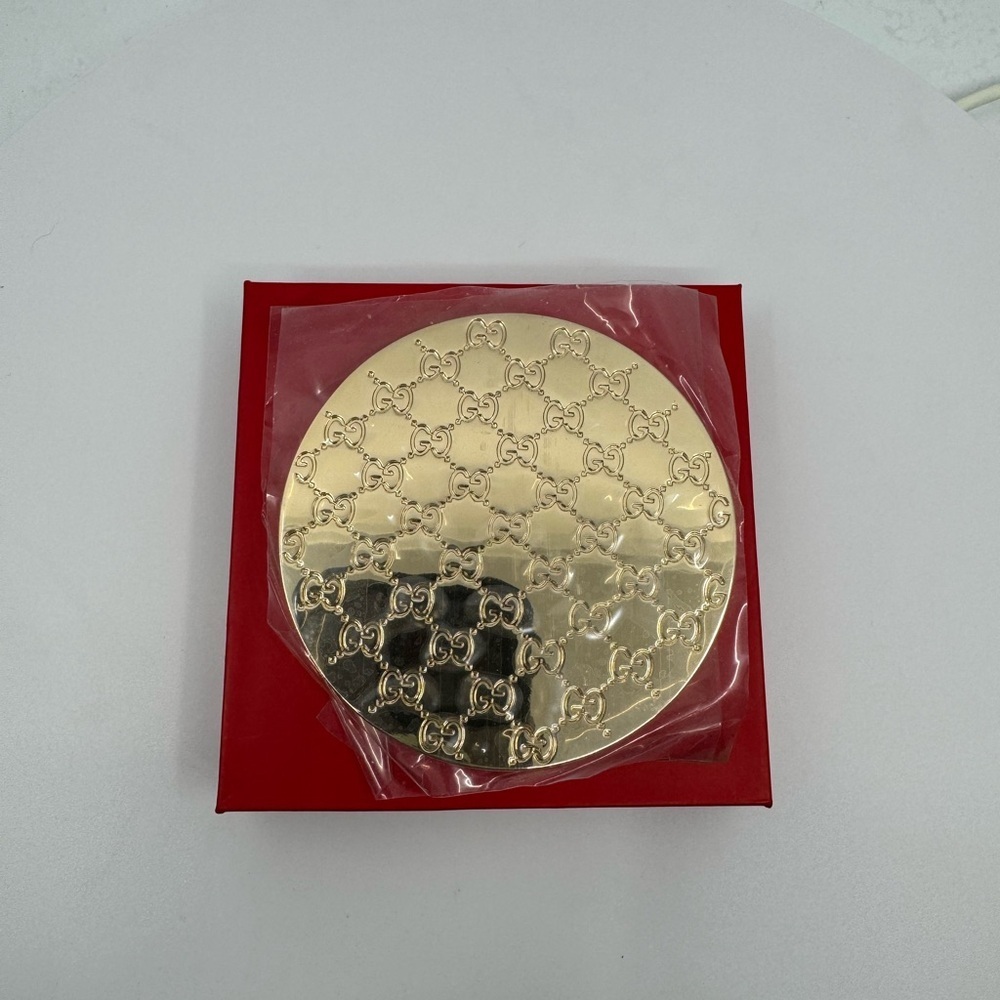 Gucci Gold Makeup Compact Mirror Brand New in Box - Picture 7 of 10